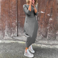 Einfaches, elegantes Damenkleid mit langen Ärmeln und Tasche