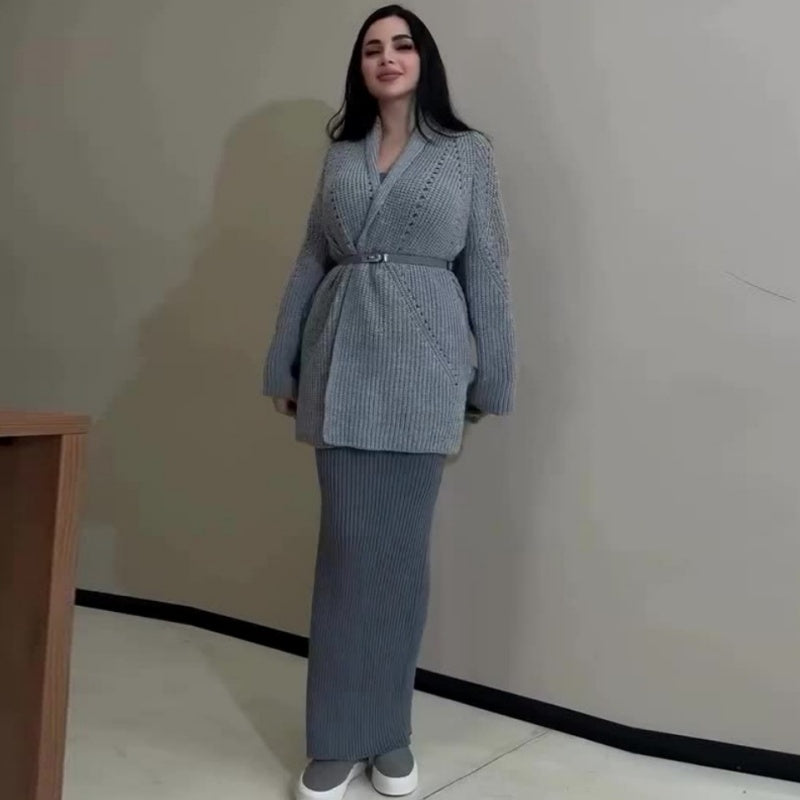 Damen-Set aus einfarbigem Strickpullover mit Knöpfen und langem Rock