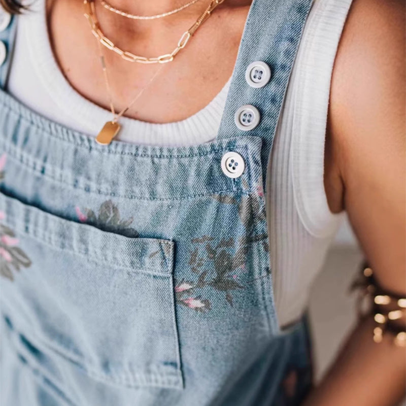 Lässige Damen-Latzhose aus Denim mit Print