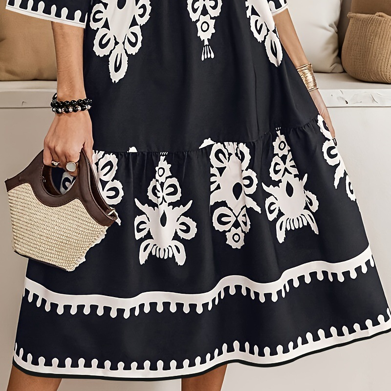 đ„LĂ€ssiges Kleid mit Print und V-Ausschnitt