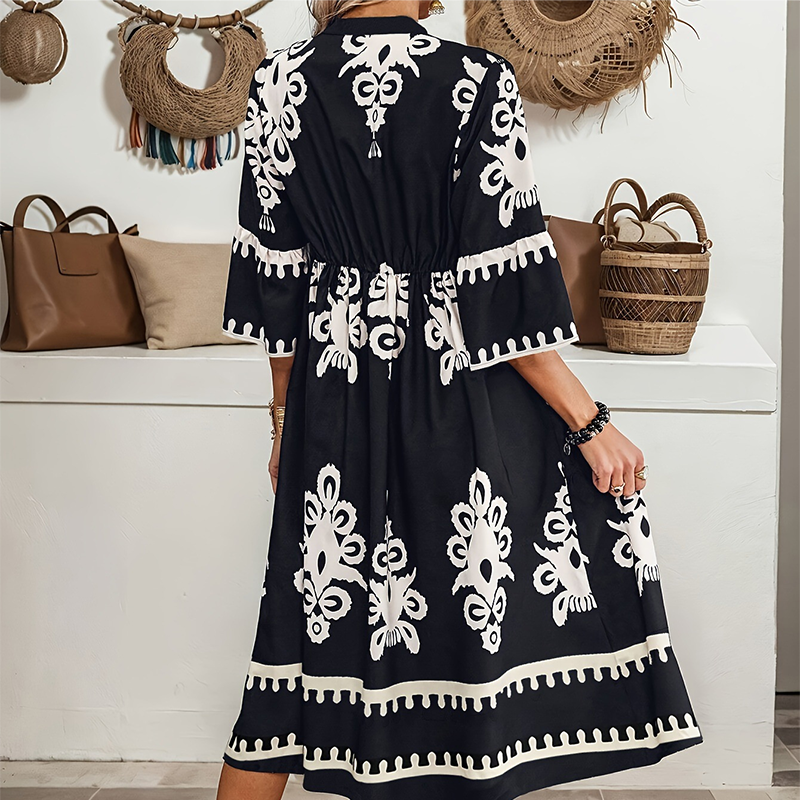 đ„LĂ€ssiges Kleid mit Print und V-Ausschnitt