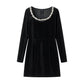 Elegantes Langarmkleid mit eckigem Ausschnitt