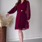 Unifarbenes Kleid mit Reverskragen und Rüschensaum