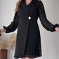 Unifarbenes Kleid mit Reverskragen und Rüschensaum