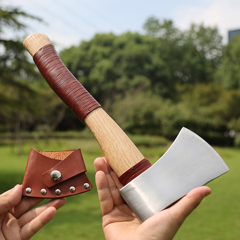 Robuste Axt mit Holzgriff