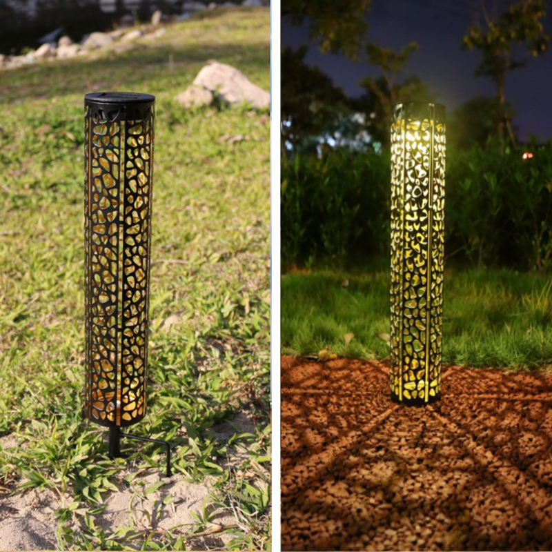 📢📢50 % RABATT !! ⏰Solarbetriebene Gartensteckleuchte mit hohlgeschnitztem Muster